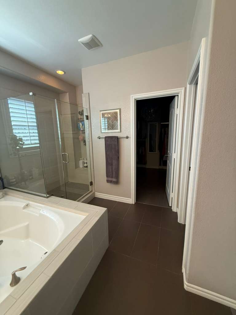 Move-out cleaning service in South Oceanside CA by Cali Clean Team